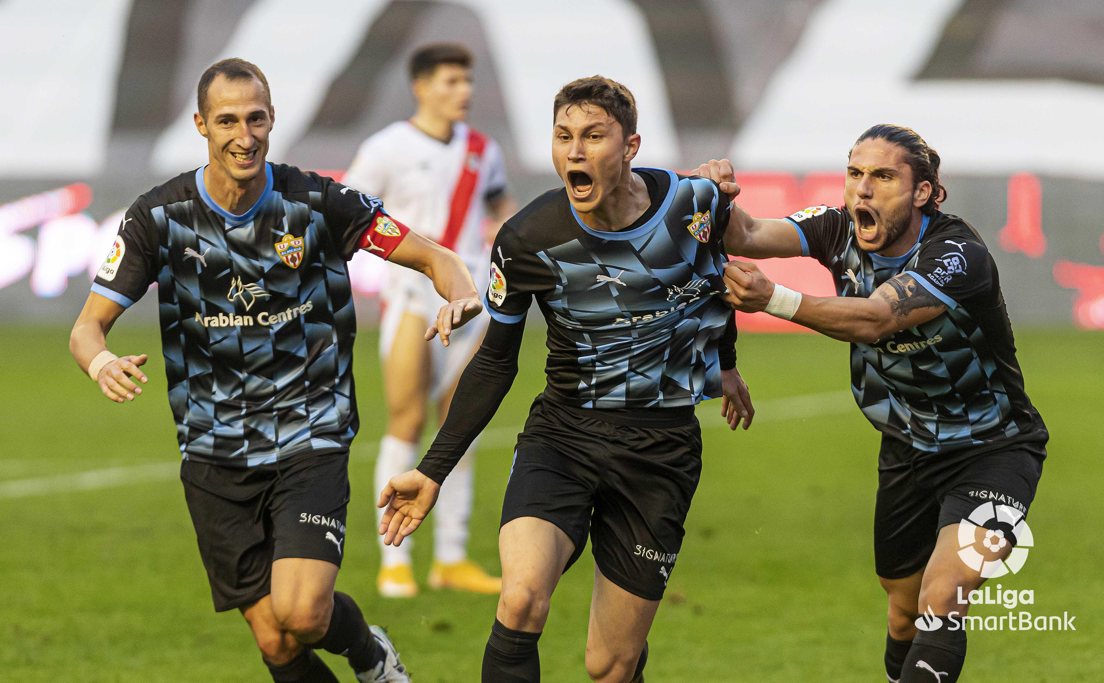 0-1: El Almería gana en Vallecas y se mete en la zona del play-off de ...