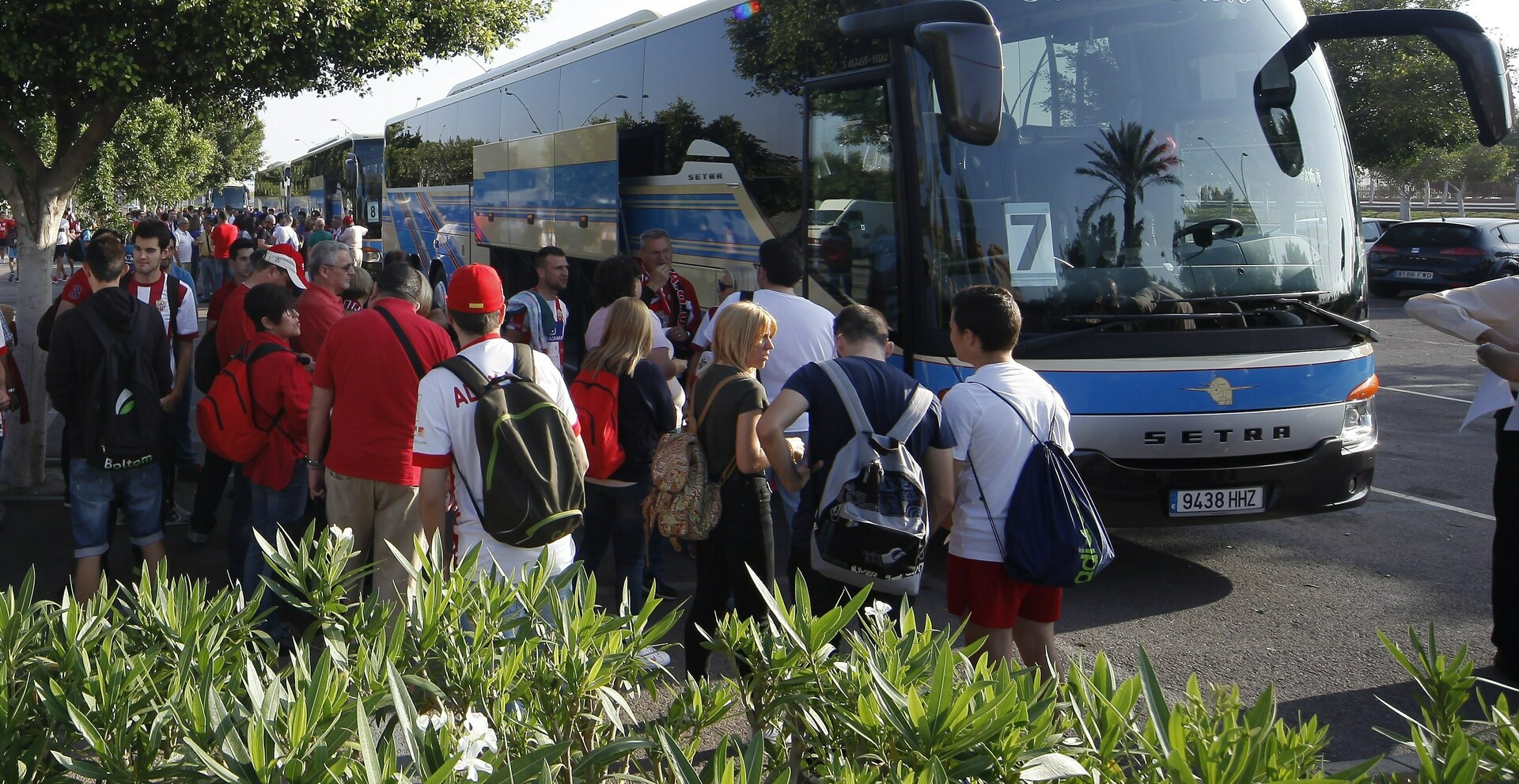 25€ tickets and free buses for season ticket holders travelling to Barcelona