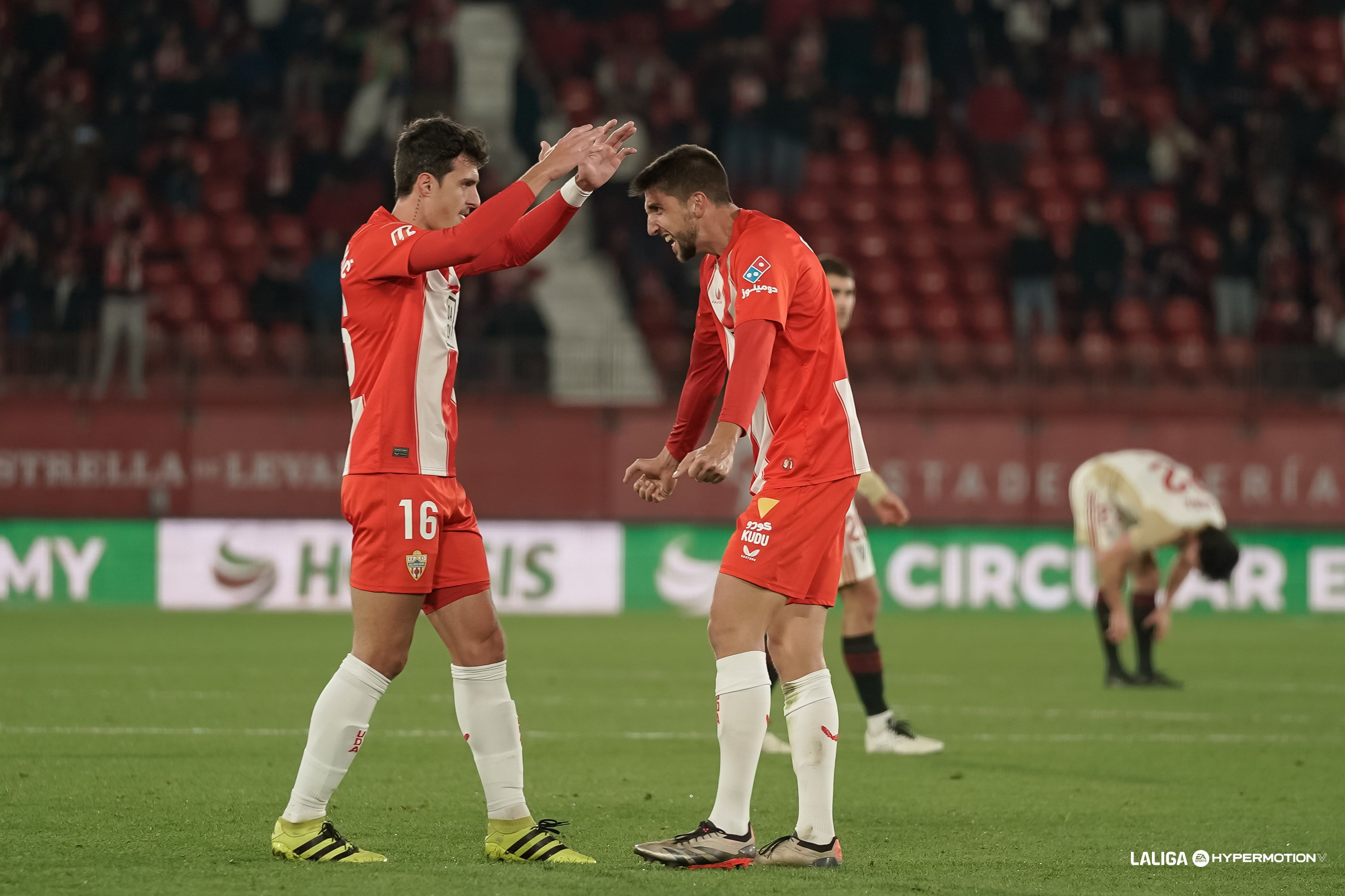 El Almería, a sólo dos puntos del liderato | UD Almeria | Web Oficial