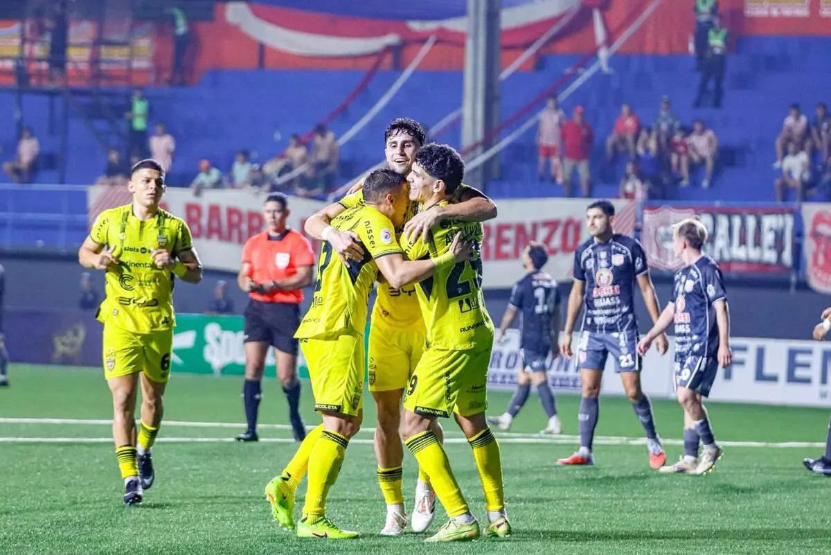 Soi Kèo Ngoại Hạng Anh và Tin Tức: El Canario Chiến Thắng Rực Rỡ 4-2 Tại Campo Grande