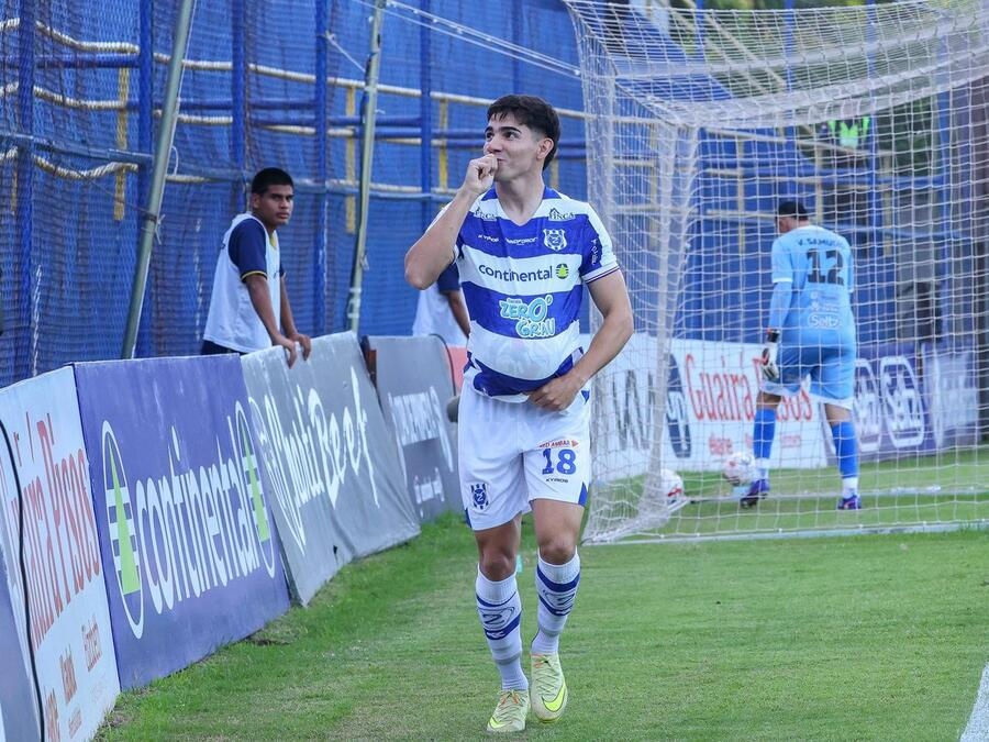 Sportivo 2 de Mayo giành chiến thắng 2-1 trên sân Santísima Trinidad