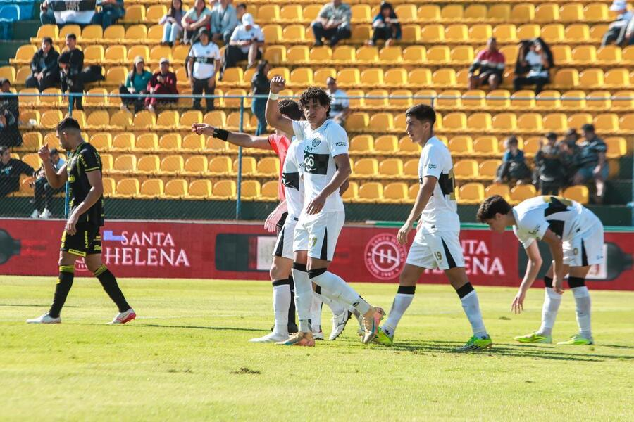 Olimpia ăn mừng chiến thắng nghẹt thở 3-2 trước Recoleta FC