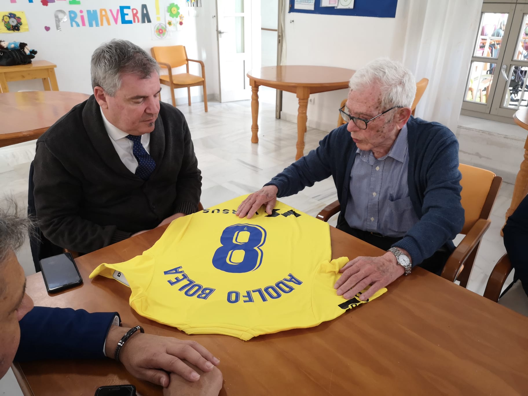 La entidad homenajeó a Adolfo Bolea Cádiz Club de Fútbol Web Oficial