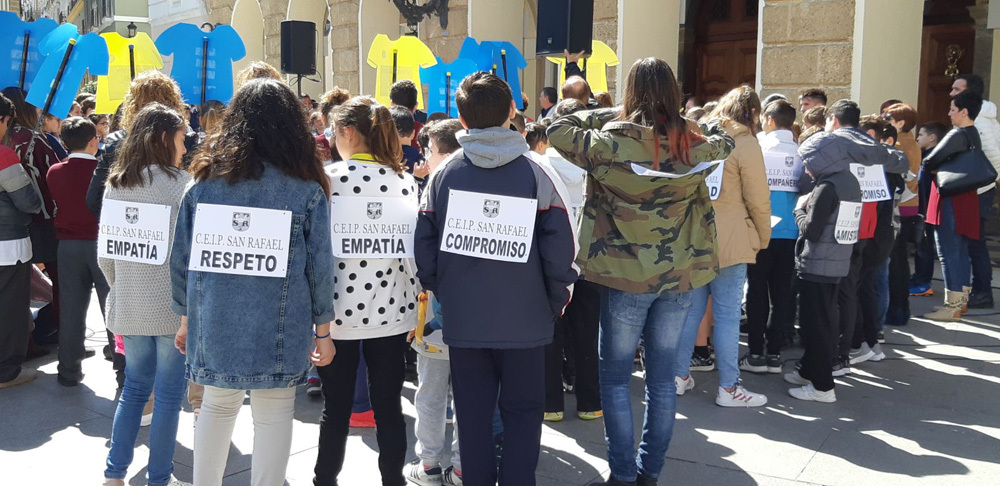 Implicados en la lucha contra el acoso escolar | Cádiz Club de Fútbol ...
