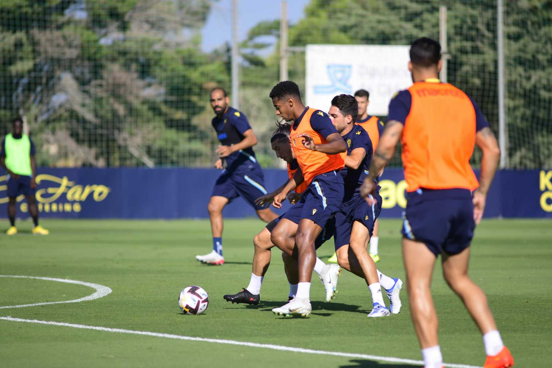 El equipo cadista vuelve al trabajo pensando en el lunes | Cádiz Club ...