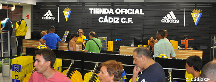 Depresión apodo Retrato Éxito absoluto de la inauguración de la tienda oficial | Cádiz Club de  Fútbol | Web Oficial