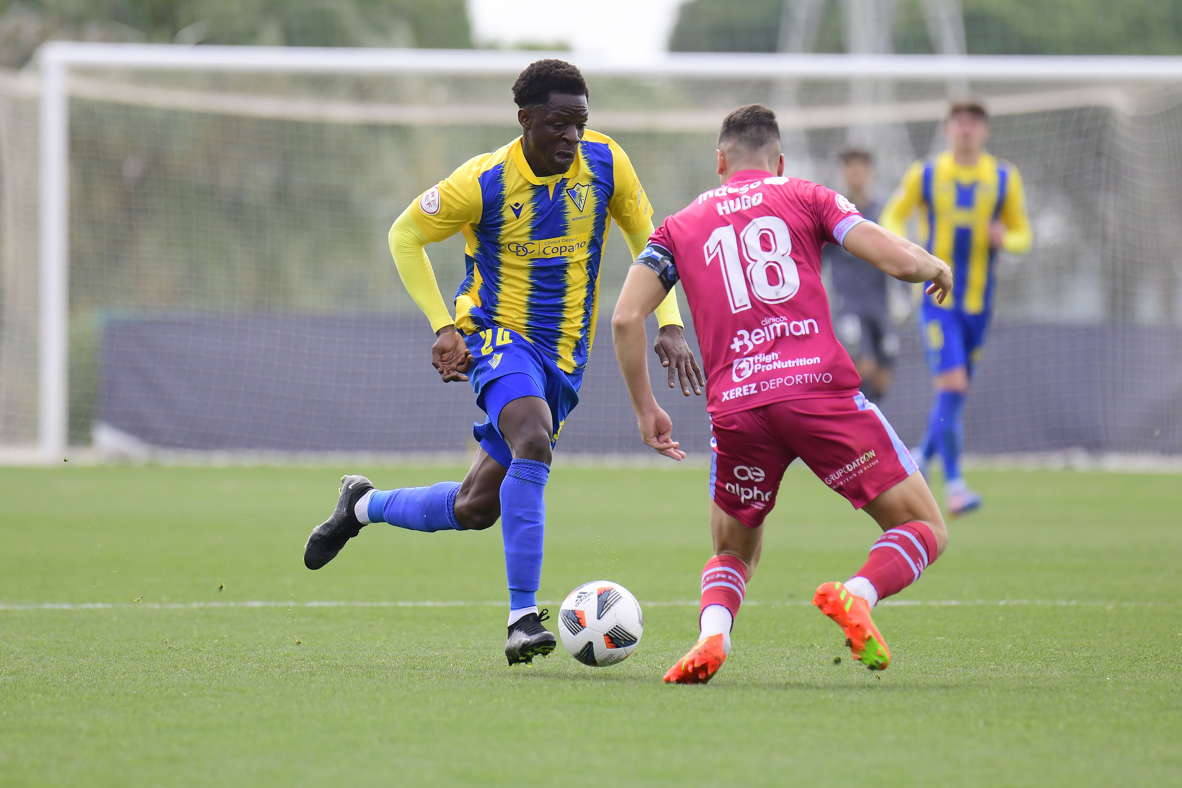 Etta Eyong en un partido con el Cádiz. Fuente: Cádiz CF Etta Eyong