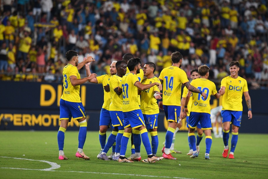 El Cádiz se proclama campeón del Trofeo Carranza desde los once metros | Cádiz Club de Fútbol | Web Oficial