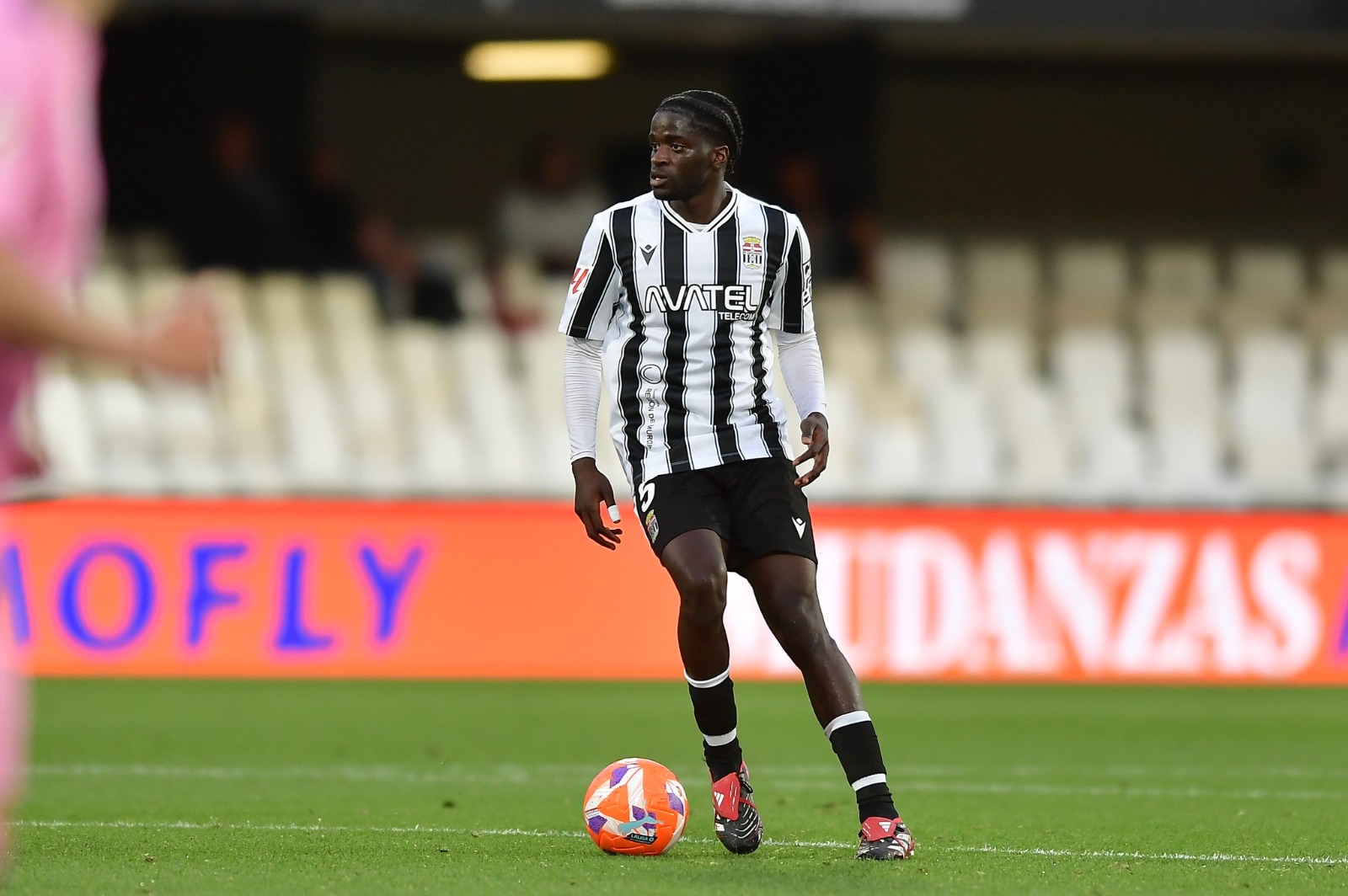 Acuerdo con CF Estrela da Amadora para el traspaso de Assane Ndiaye