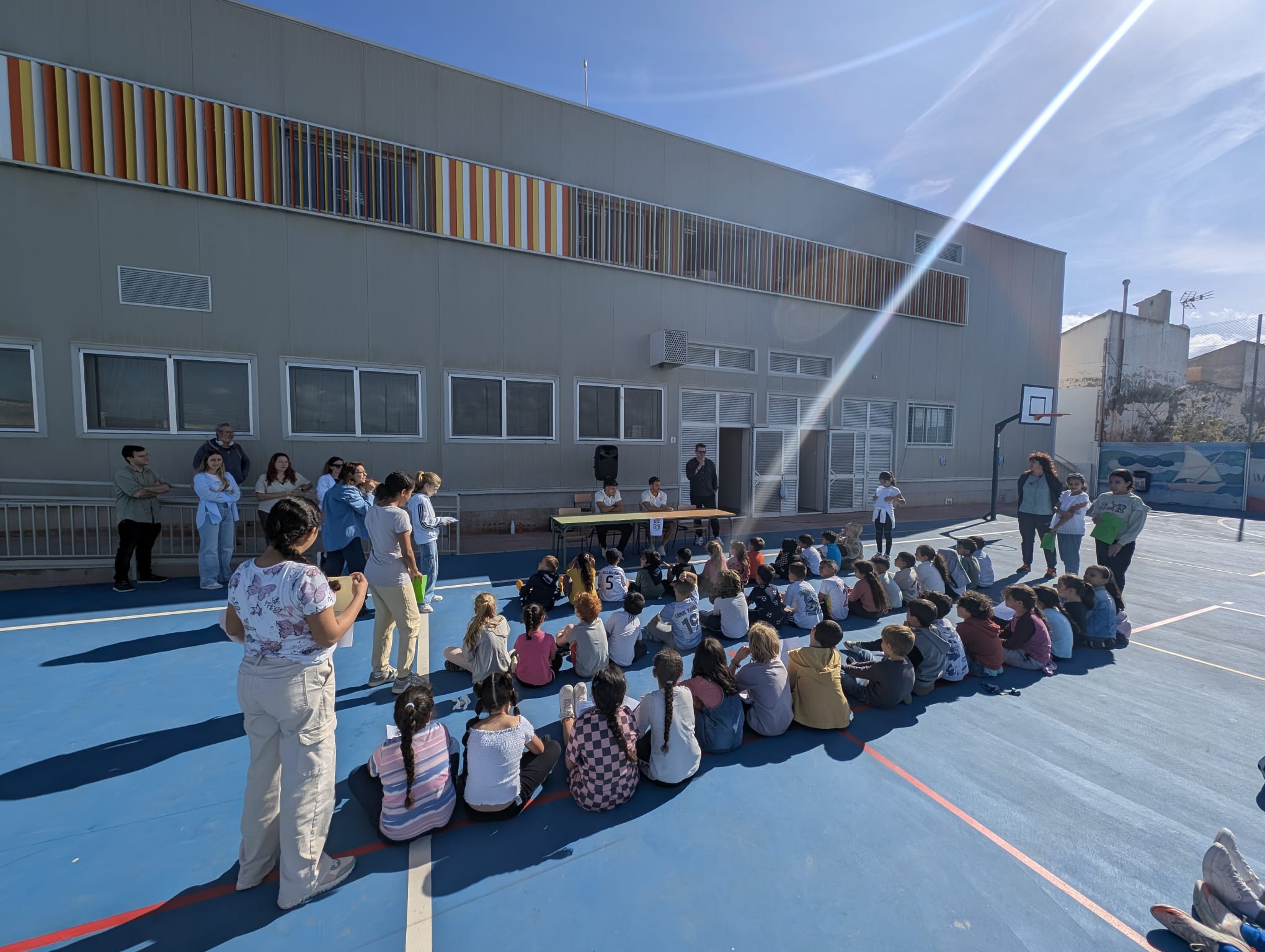 Marc Jurado y Chiki visitan el CEIP Félix Rodríguez de la Fuente en una divertida jornada con los alumnos
