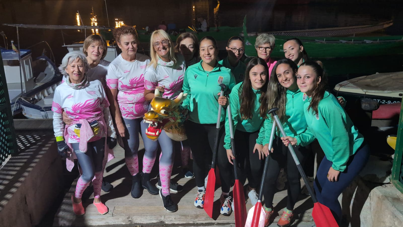 El FC Cartagena Femenino comparte una jornada de dragon boat con Vientos de Cartagena, ejemplo de superación y unión