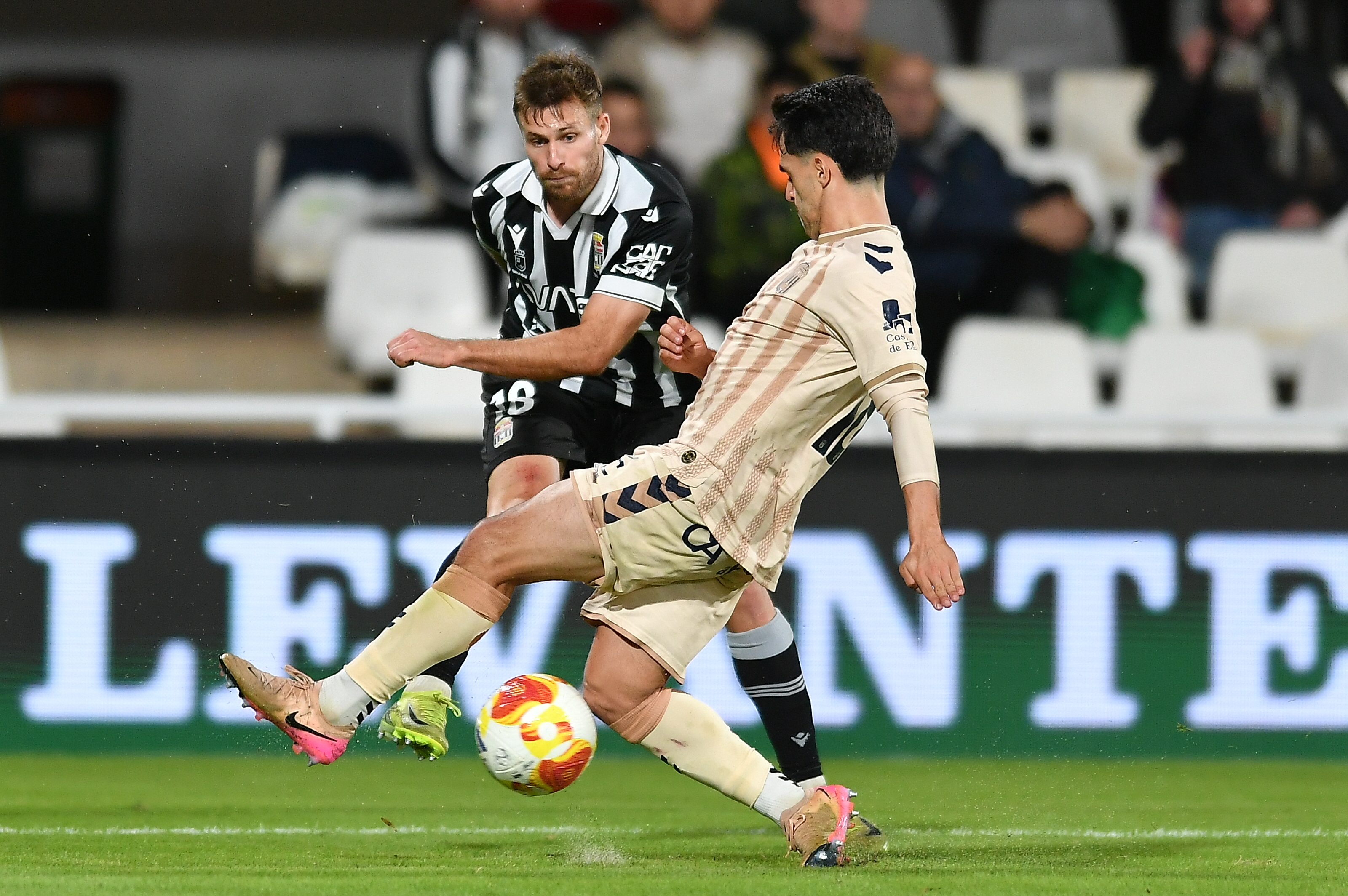 El Efesé suma un punto ante el Eldense (0-0)