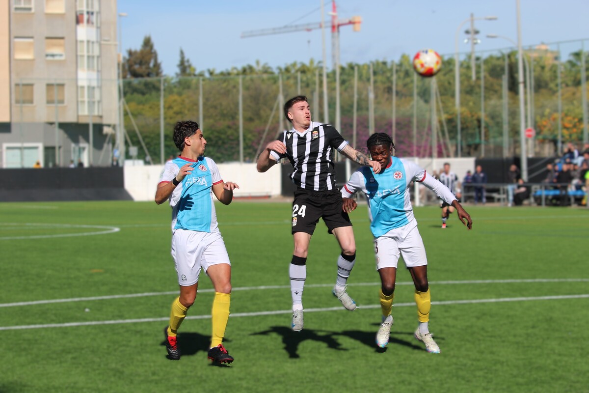 Derbi igualado que se salda con reparto de puntos (1-1)