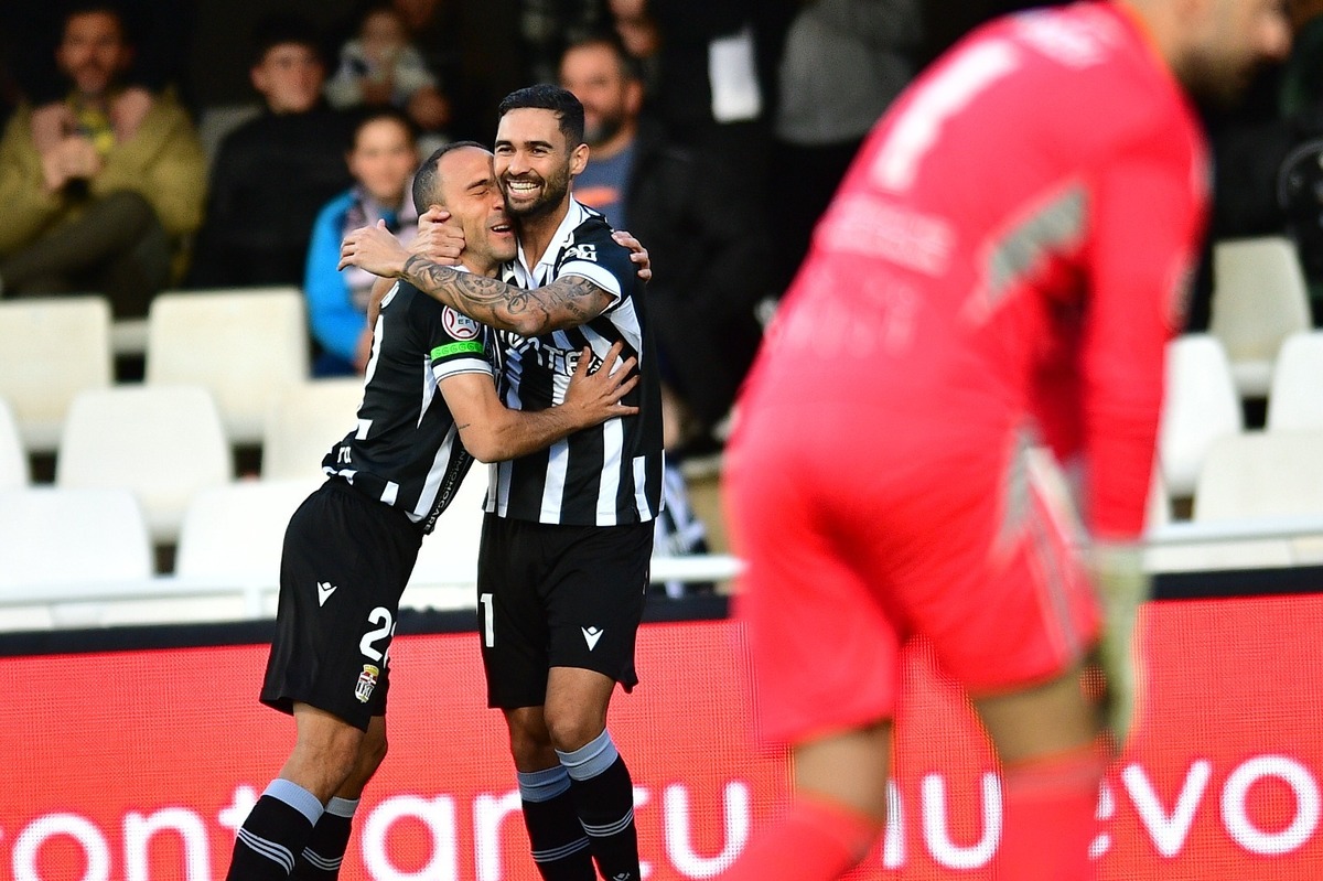 El Efesé vuelve a la senda de la victoria (2-1)