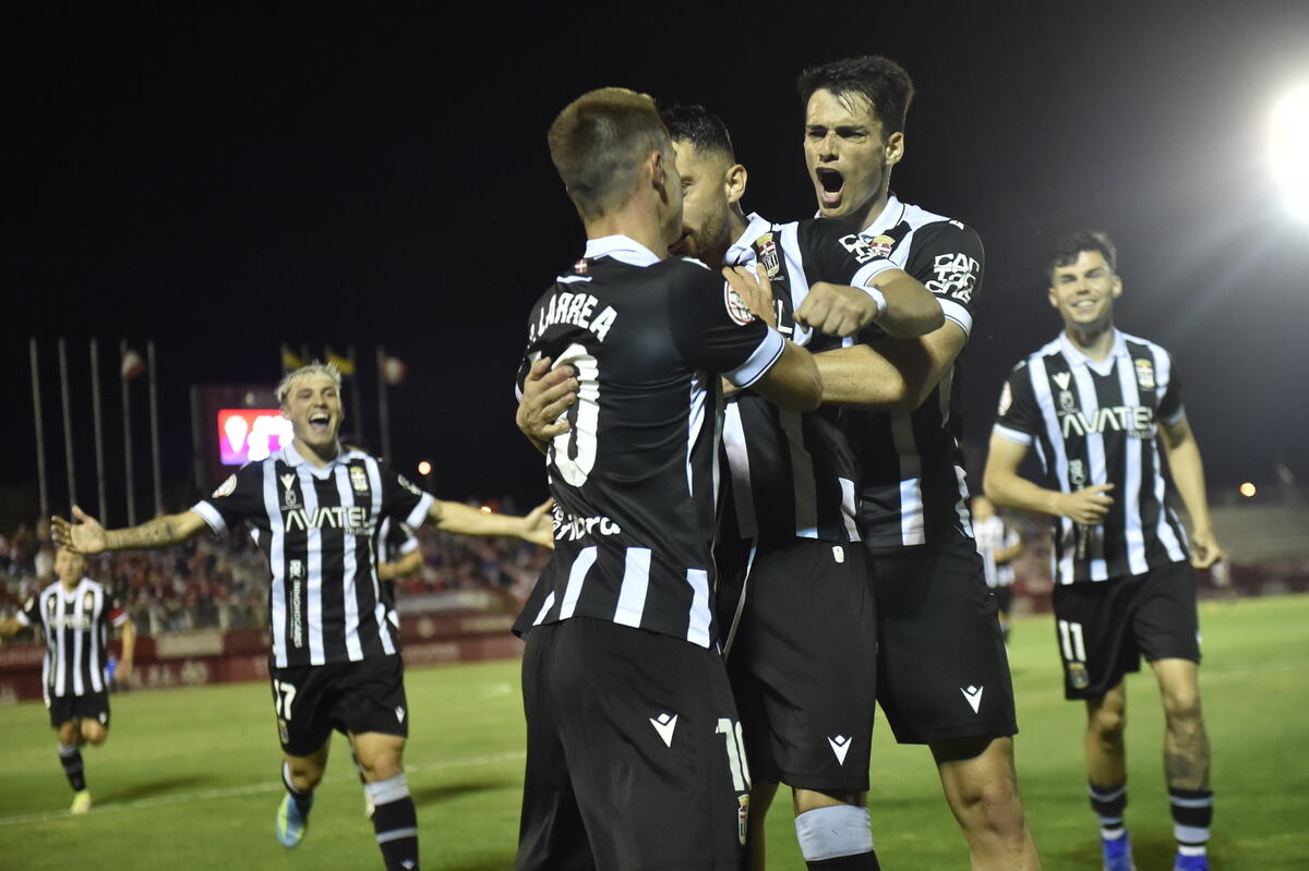 El Cartagena suma y sigue en la lucha por el play off