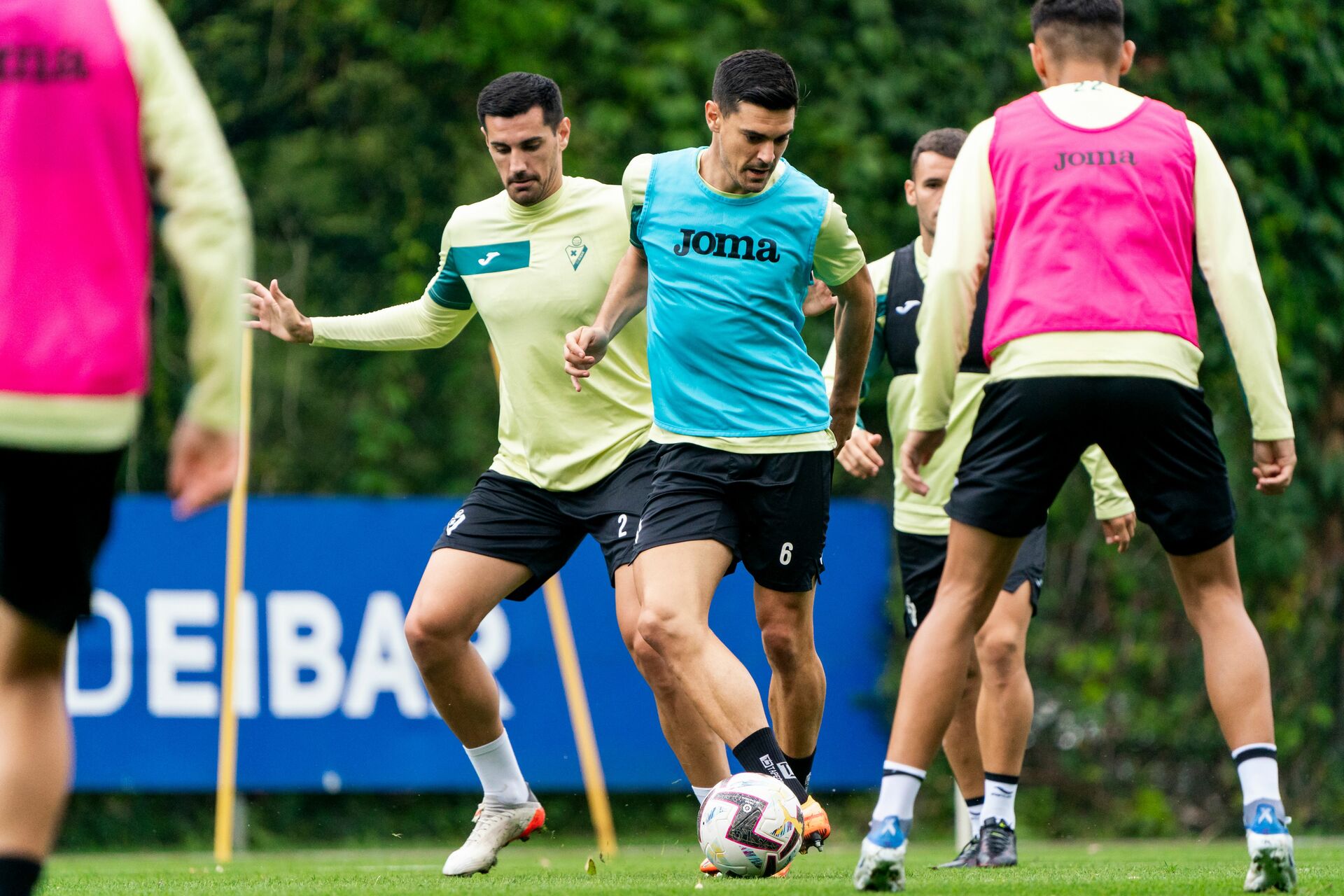 Seis sesiones de entrenamiento antes de recibir al Granada | SD Eibar ...