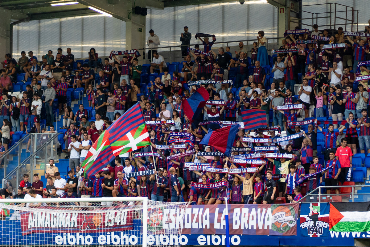 A la venta para abonados/as del Club las entradas para el partido ante ...