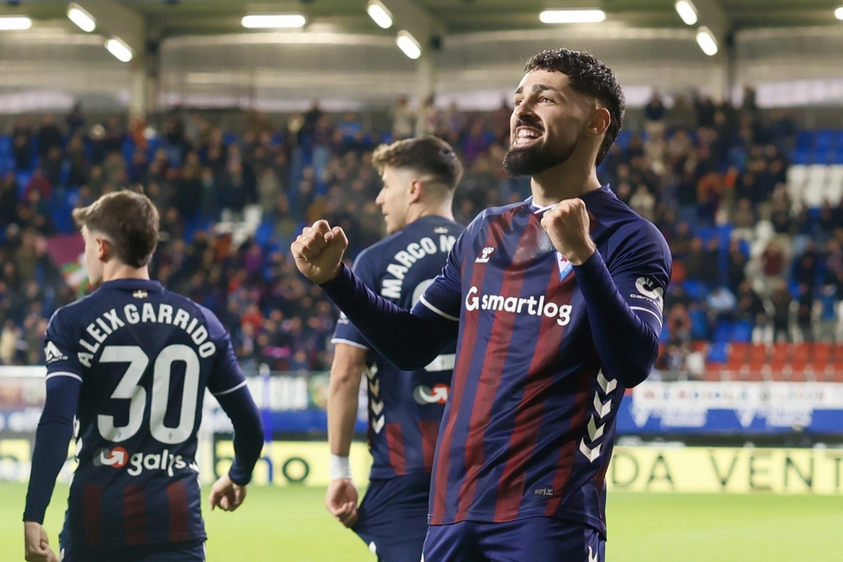 Peru Nolaskoain, 100th appearance with SD Eibar