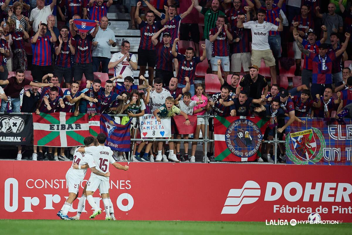 Winners of the ticket draw for the match against CD Mirandés