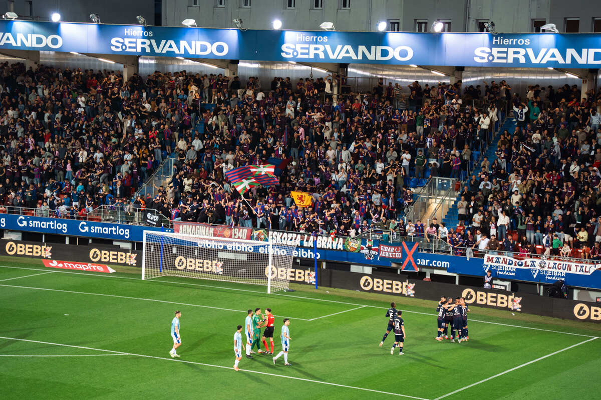 A la venta para abonados/as del club las entradas para el partido en ...
