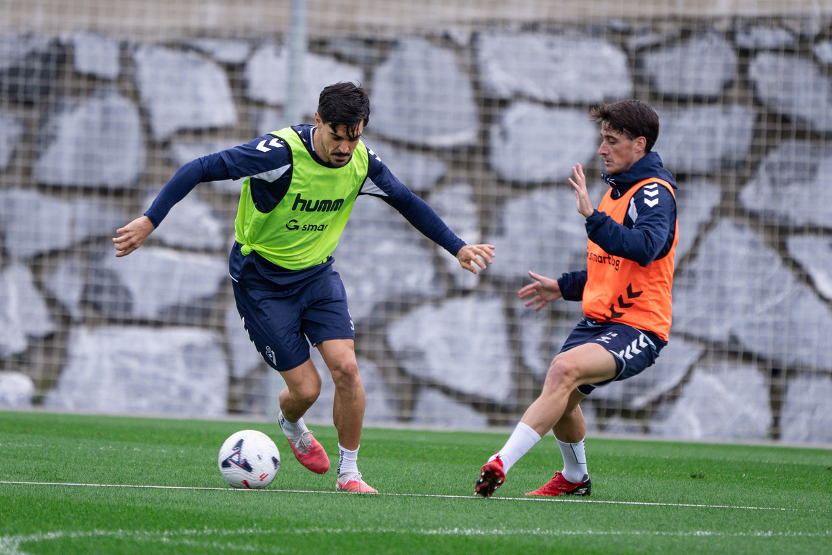 First training session of the week before facing the Oviedo wall for the ...