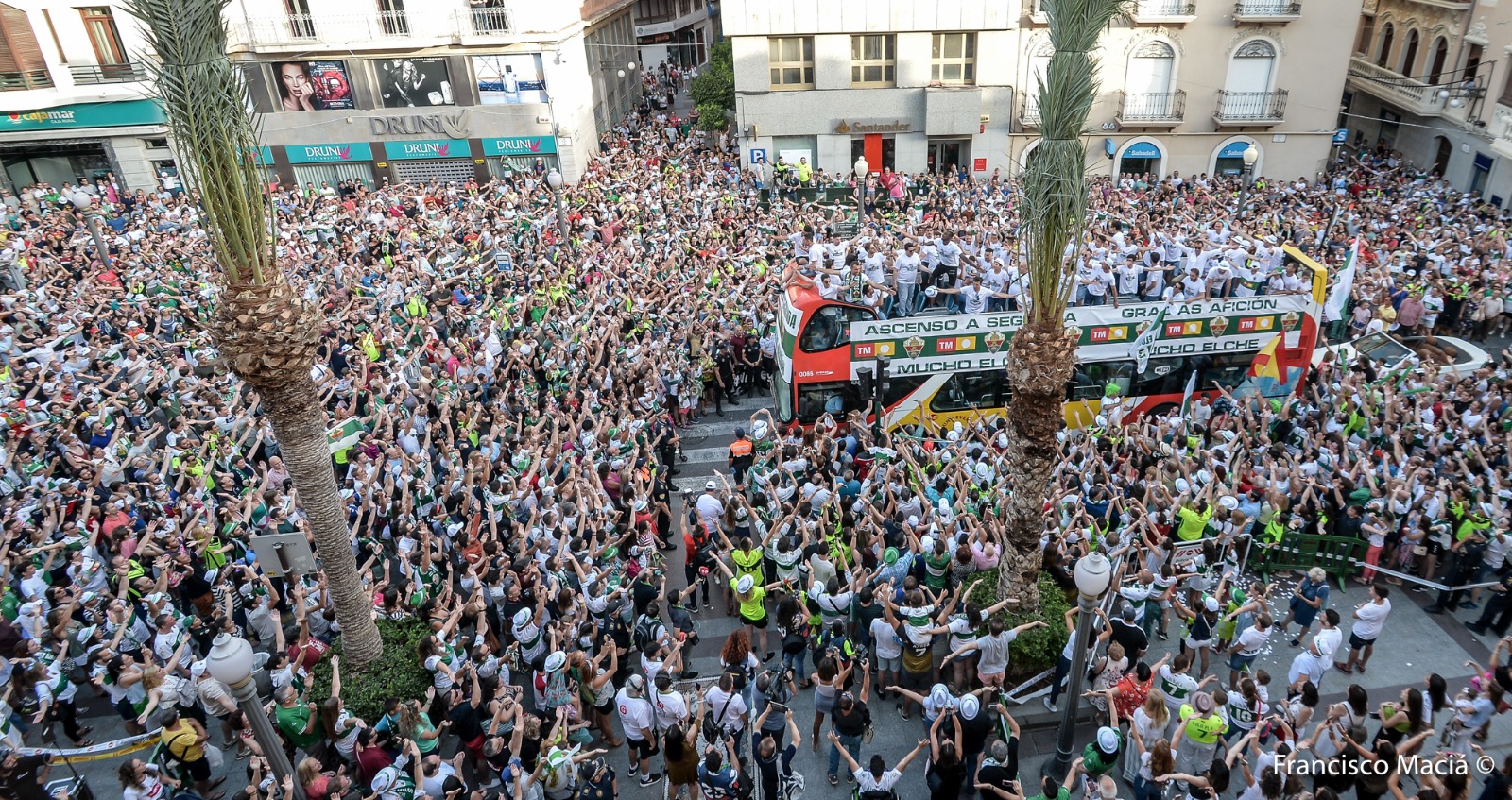 CLUB | Elche se lanza a la calle para celebrar el ascenso a 2A | Elche ...