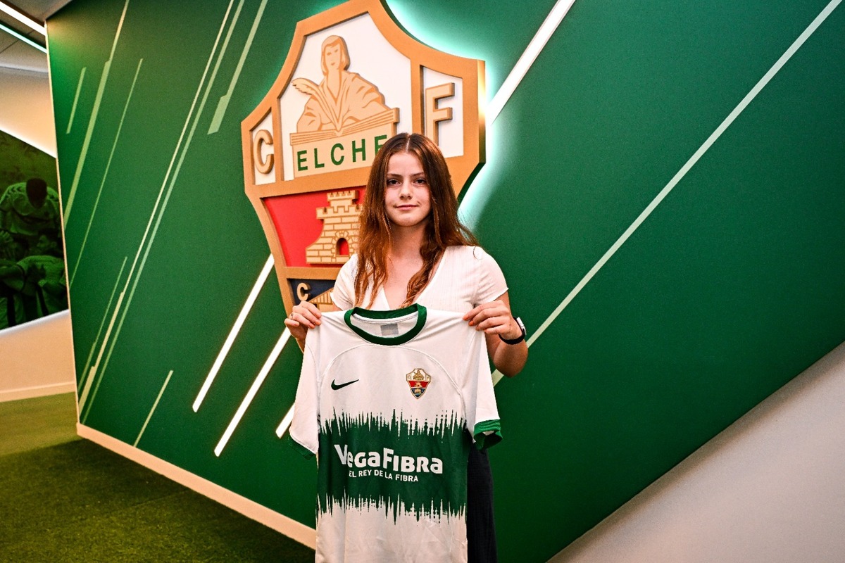 FEMENINO | Abril Pazos renueva con el Elche CF Femenino | Elche CF ...