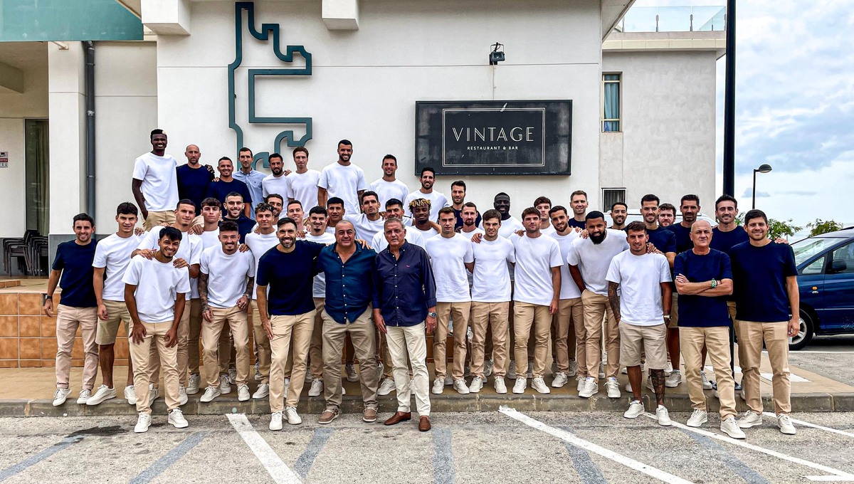 CLUB | Comida de la primera plantilla en Vintage Restaurant | Elche CF ...