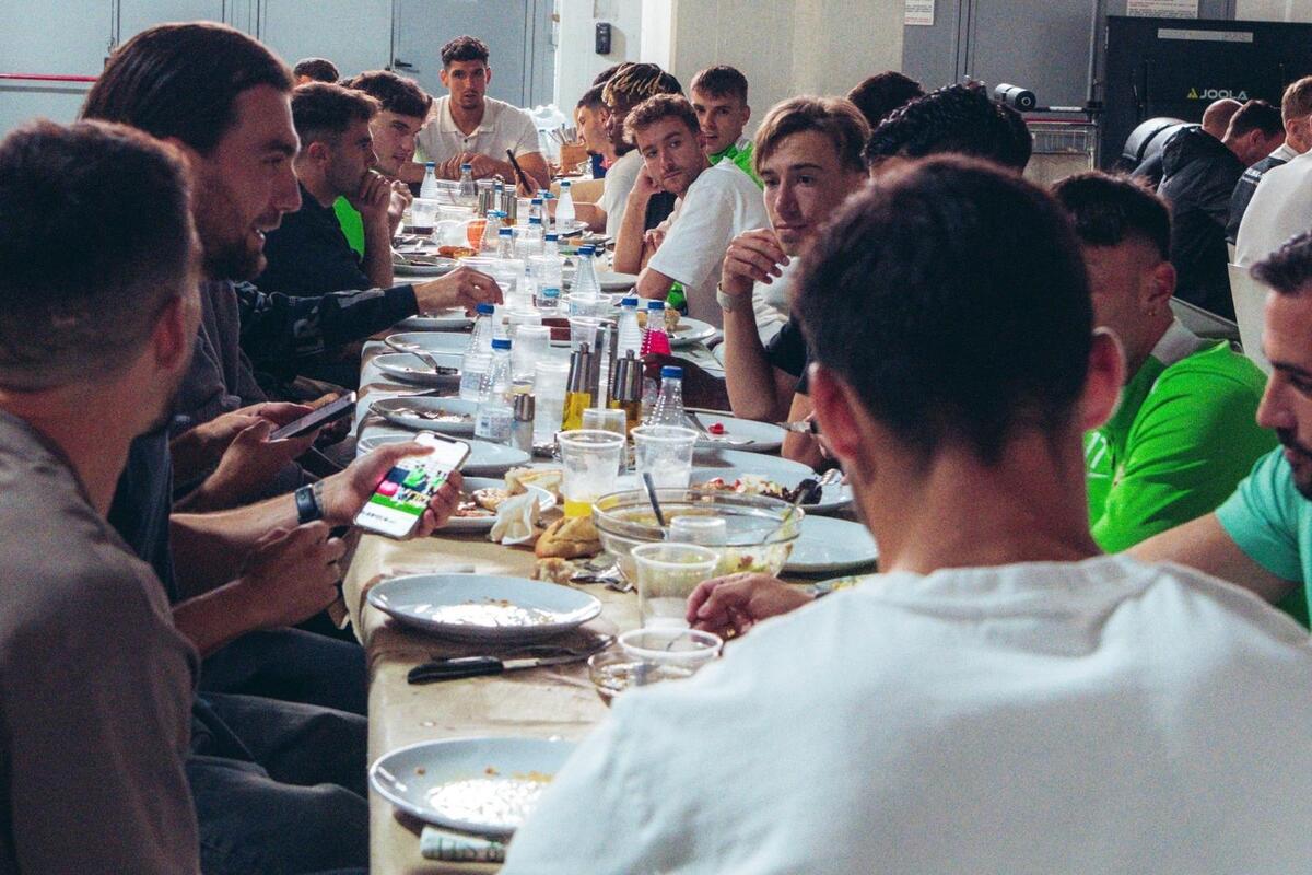 La plantilla del Elche come asado | Elche CF | Web Oficial