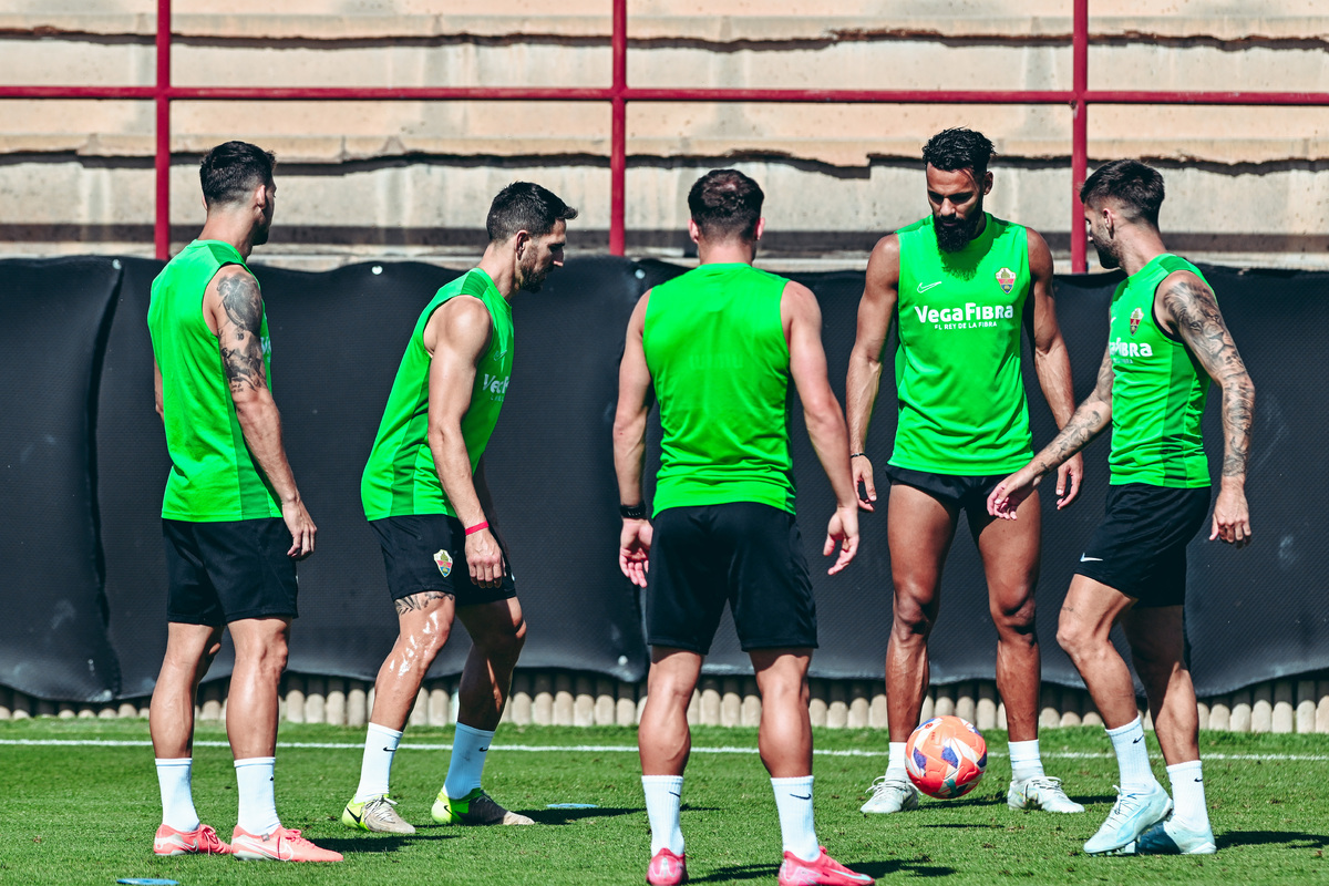 El Elche CF inicia una nueva semana de trabajo con la mirada puesta en ...