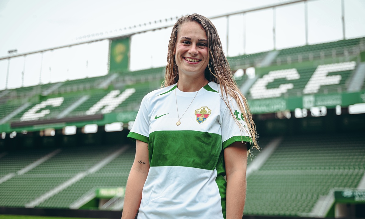 Paula Arce renueva con el Elche CF Femenino para la temporada 2025/26 ...