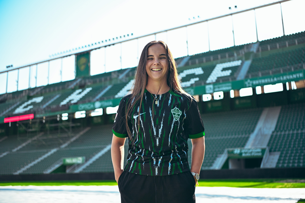 Clara Ferrer renueva con el Elche CF Femenino y cumplirá su tercera ...