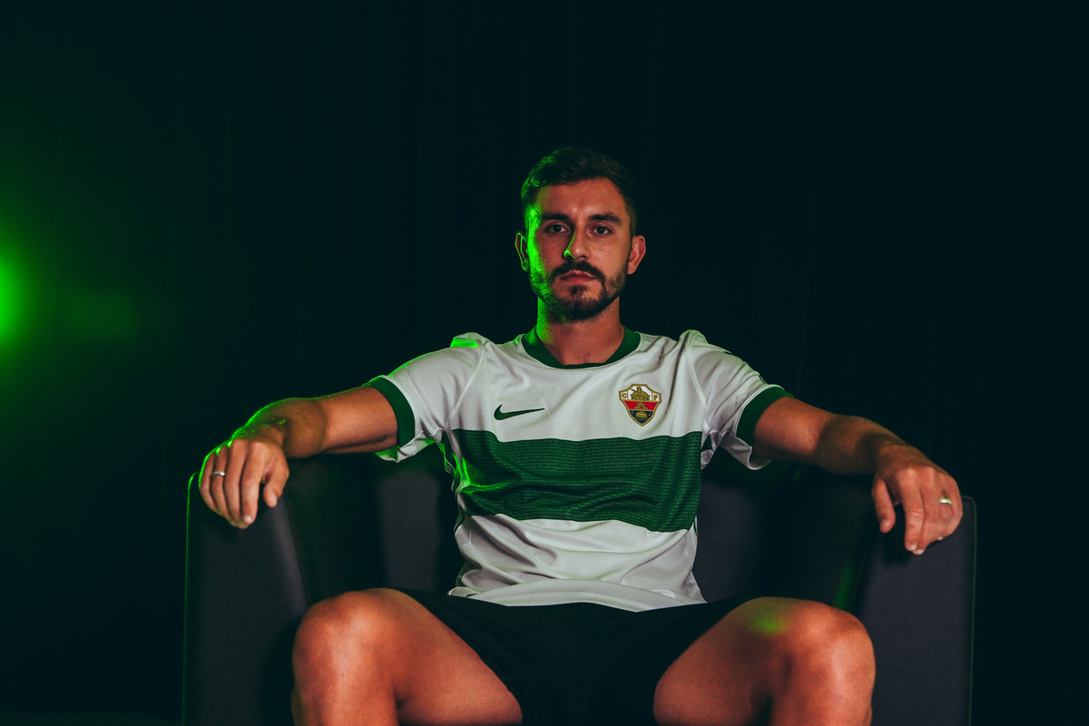 Víctor Chust, solidez y proyección para la defensa del Elche CF | Elche ...
