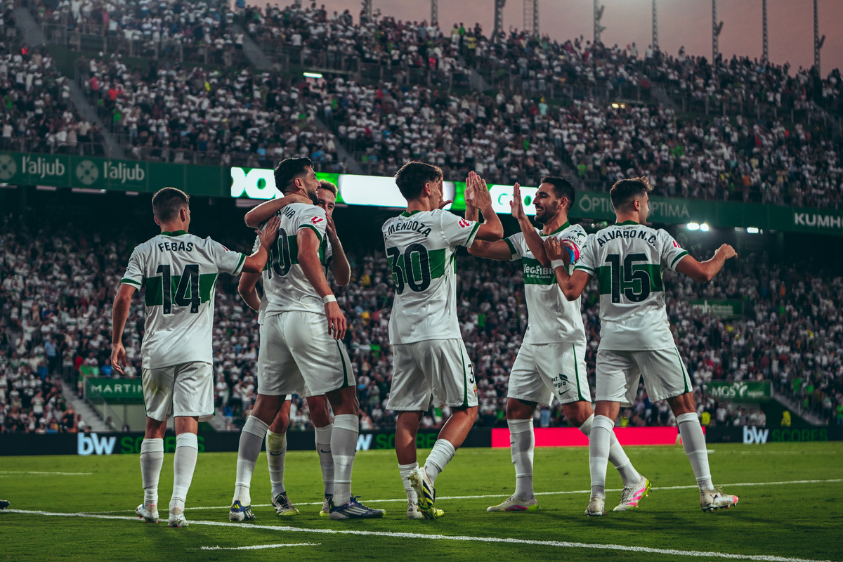El Elche inicia una nueva semana de trabajo con el Real Oviedo en el ...