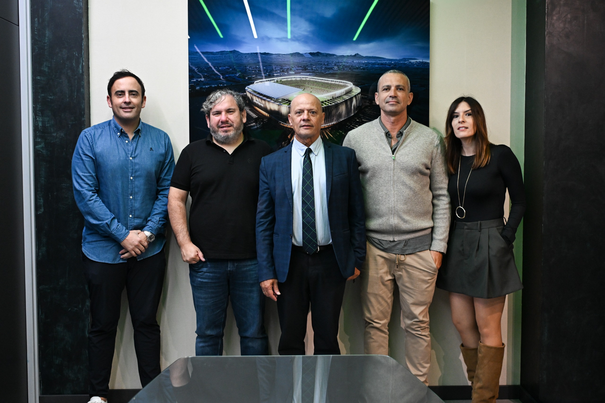 El Elche CF y la Clínica Dental Esteban & Cabrera renuevan por un año ...
