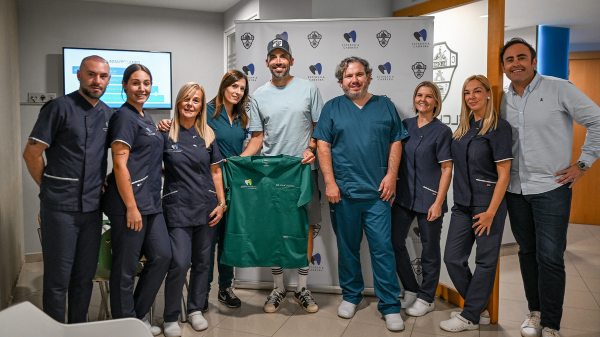 La plantilla del Elche CF pasa revisión en Clínica Dental Esteban y ...