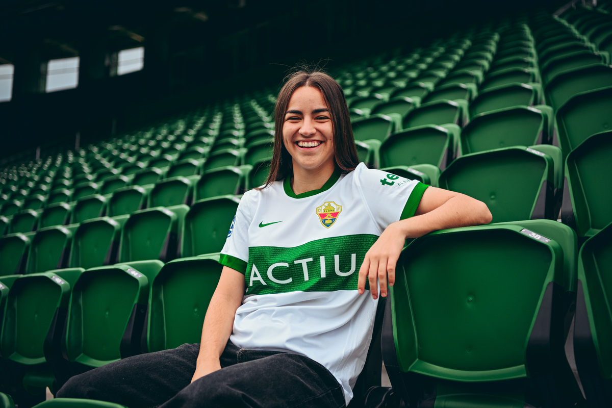 Paula Fructuoso renueva con el Elche CF Femenino hasta 2027 | Elche CF ...