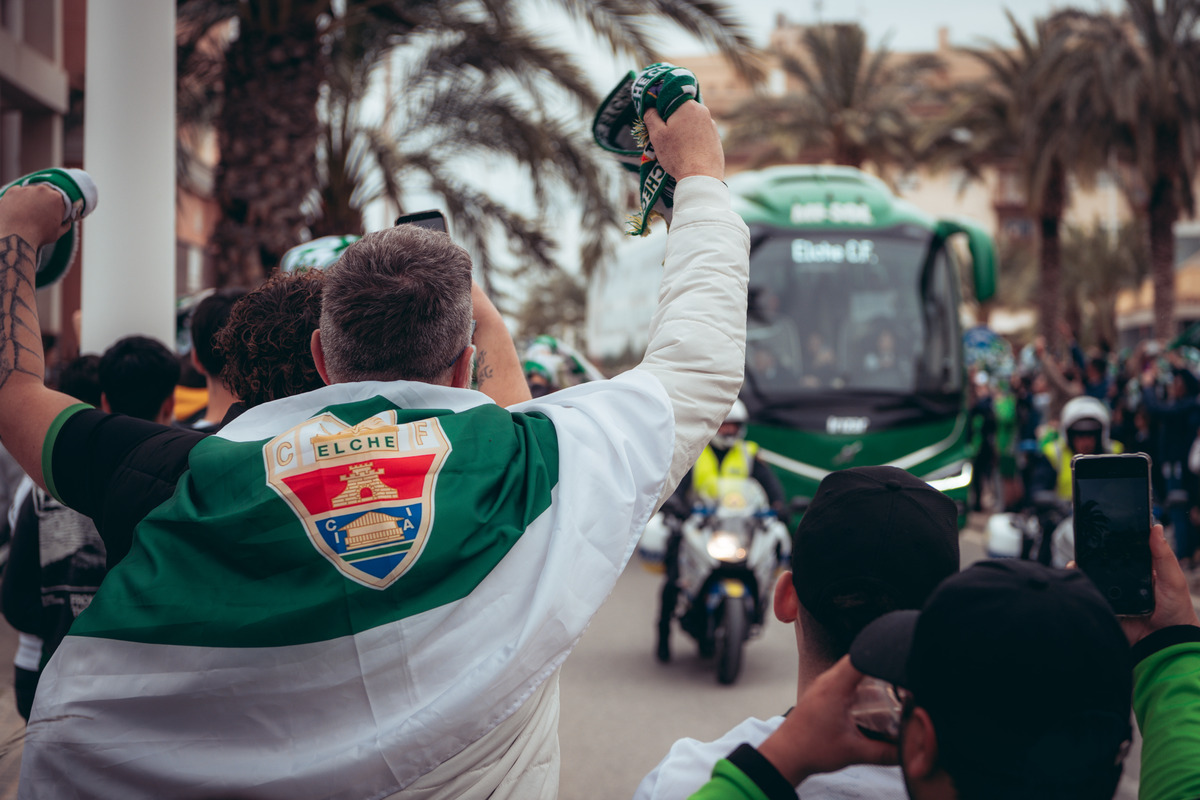 El Elche CF llama a la afición a vivir una previa multitudinaria para ...