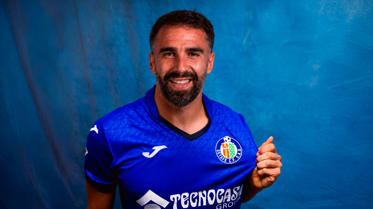 Dani Carvajal akiwa na jezi ya Getafe baada ya kusajiliwa rasmi na klabu hiyo ya La Liga