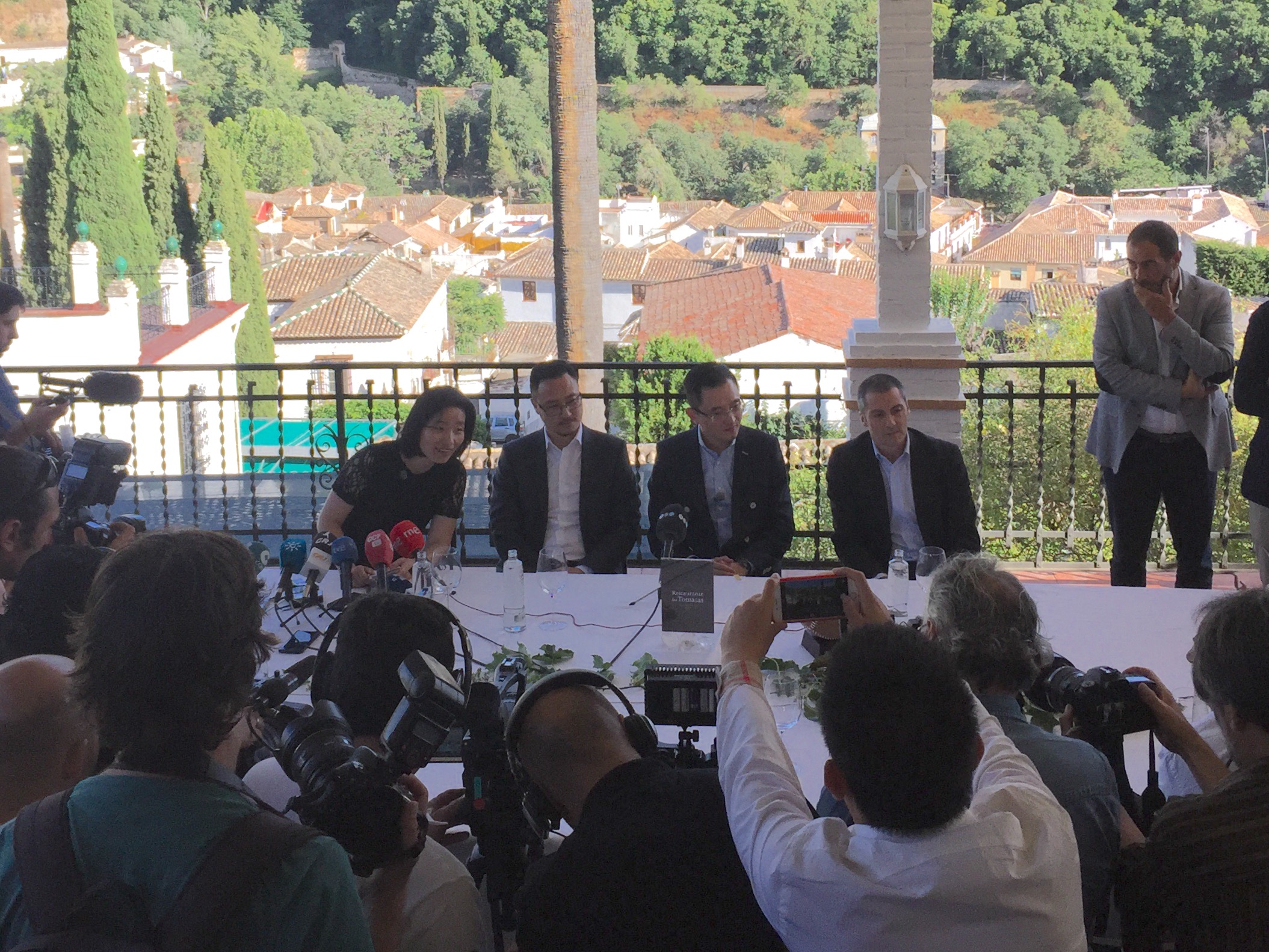Presentación del proyecto de Jiang Lizhang Granada CF Web Oficial
