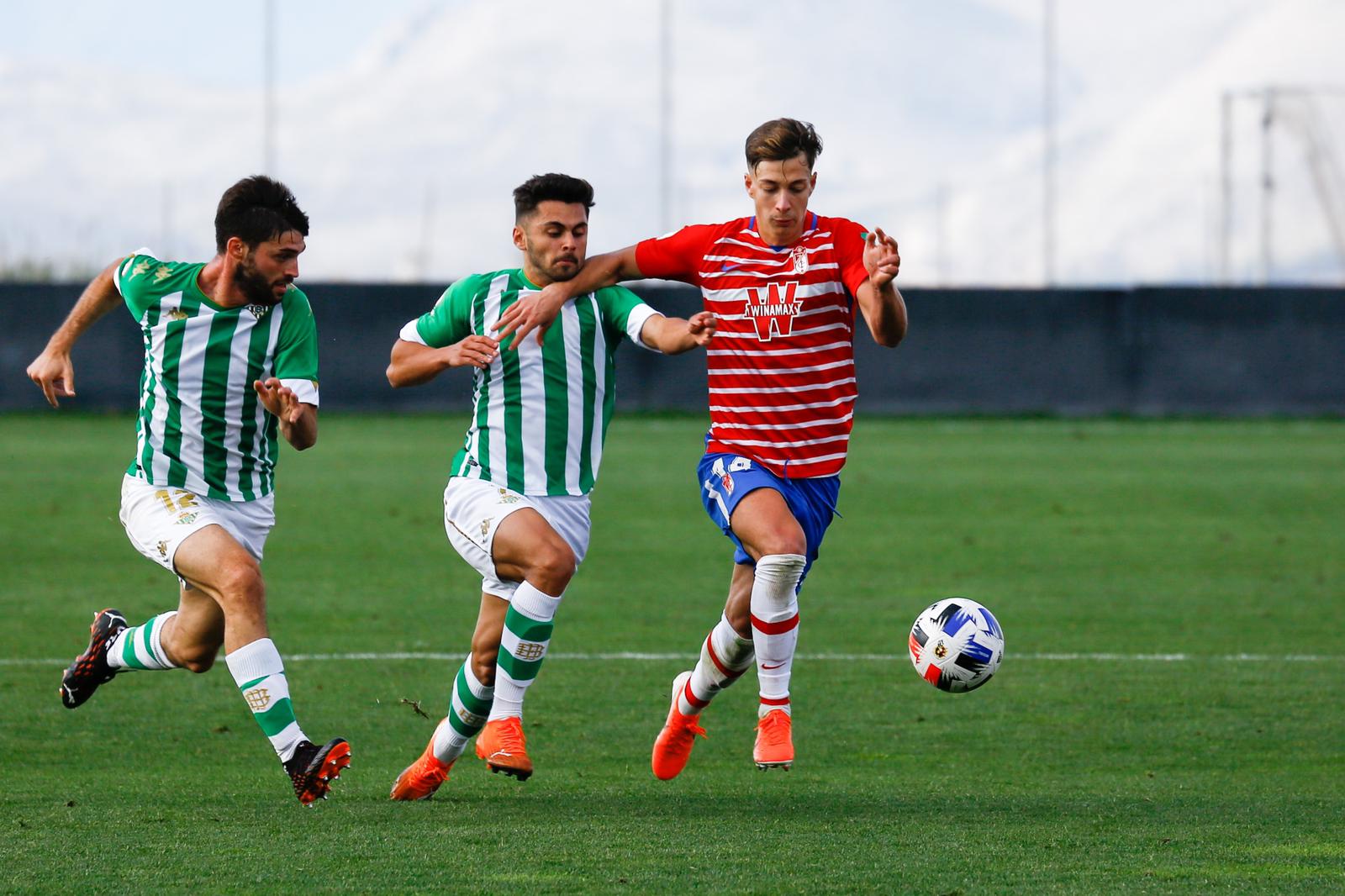 El Recreativo Granada Vuelve A Sumar En Un Igualado Duelo Con El Real ...