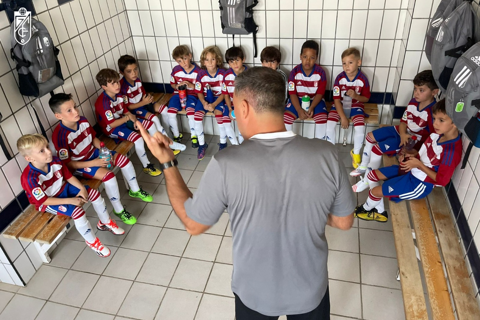 La Escuela Granada CF comienza con ilusión Granada CF  Oficial