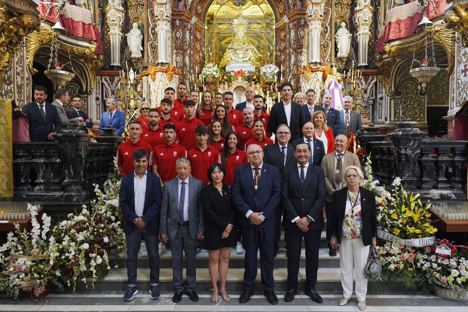 El Granada CF realiza su tradicional ofrenda floral a la Patrona de la ciudad