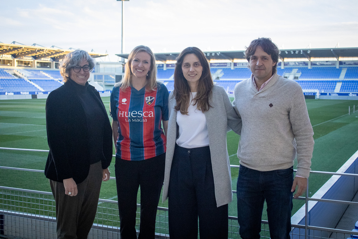 El Consulado de EE.UU conoce el proyecto de la SDH Femenino | SD Huesca ...