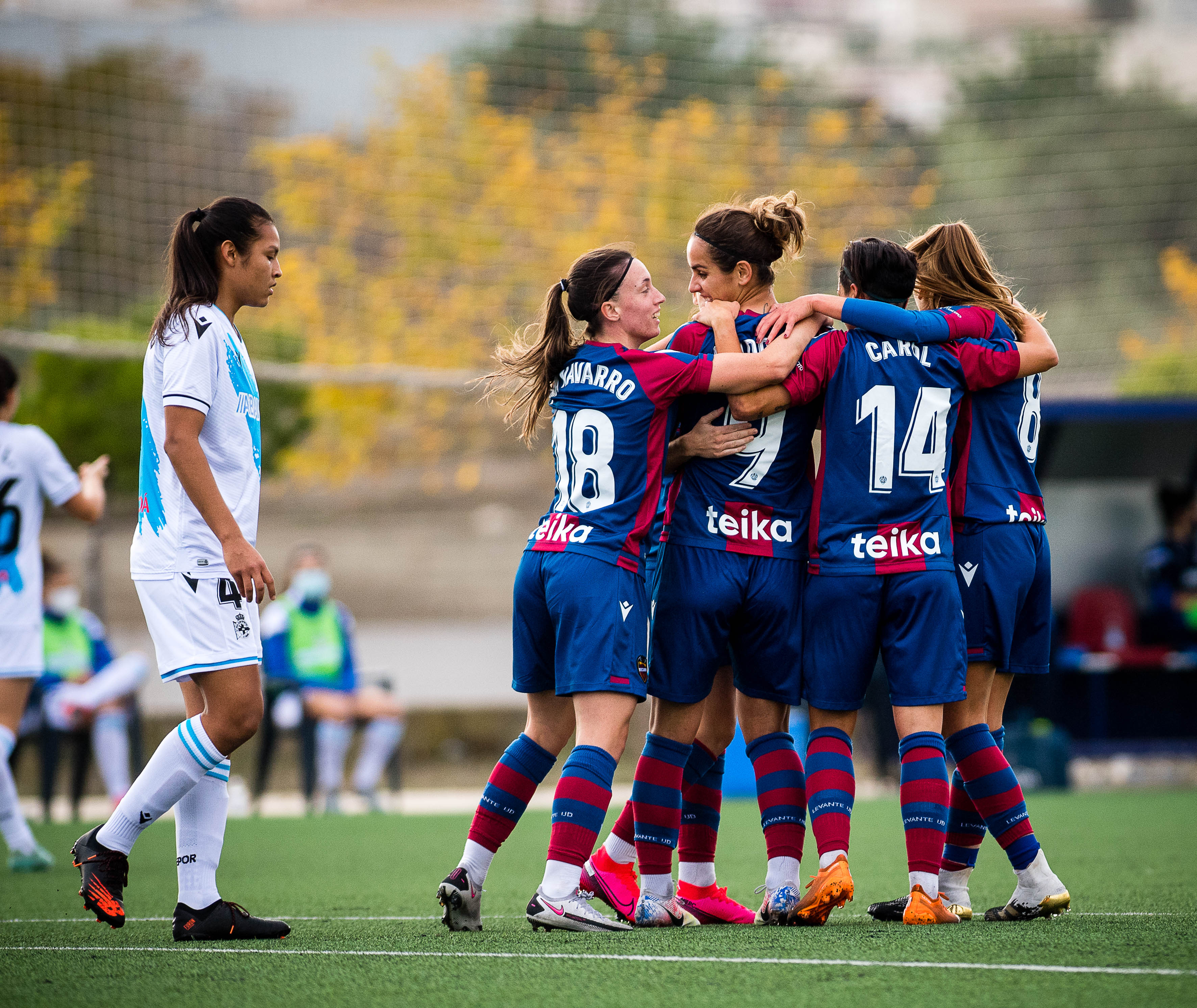 El Levante UD Femenino golea al Deportivo en un gran partido de las ...