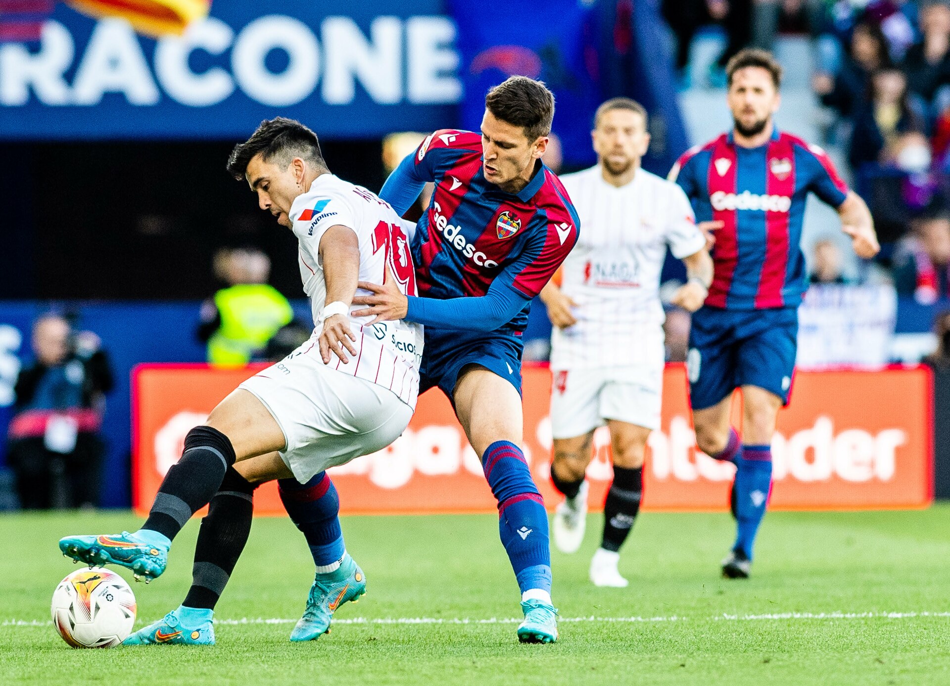 El Levante UD se queda a las puertas de sumar ante el Sevilla FC ...