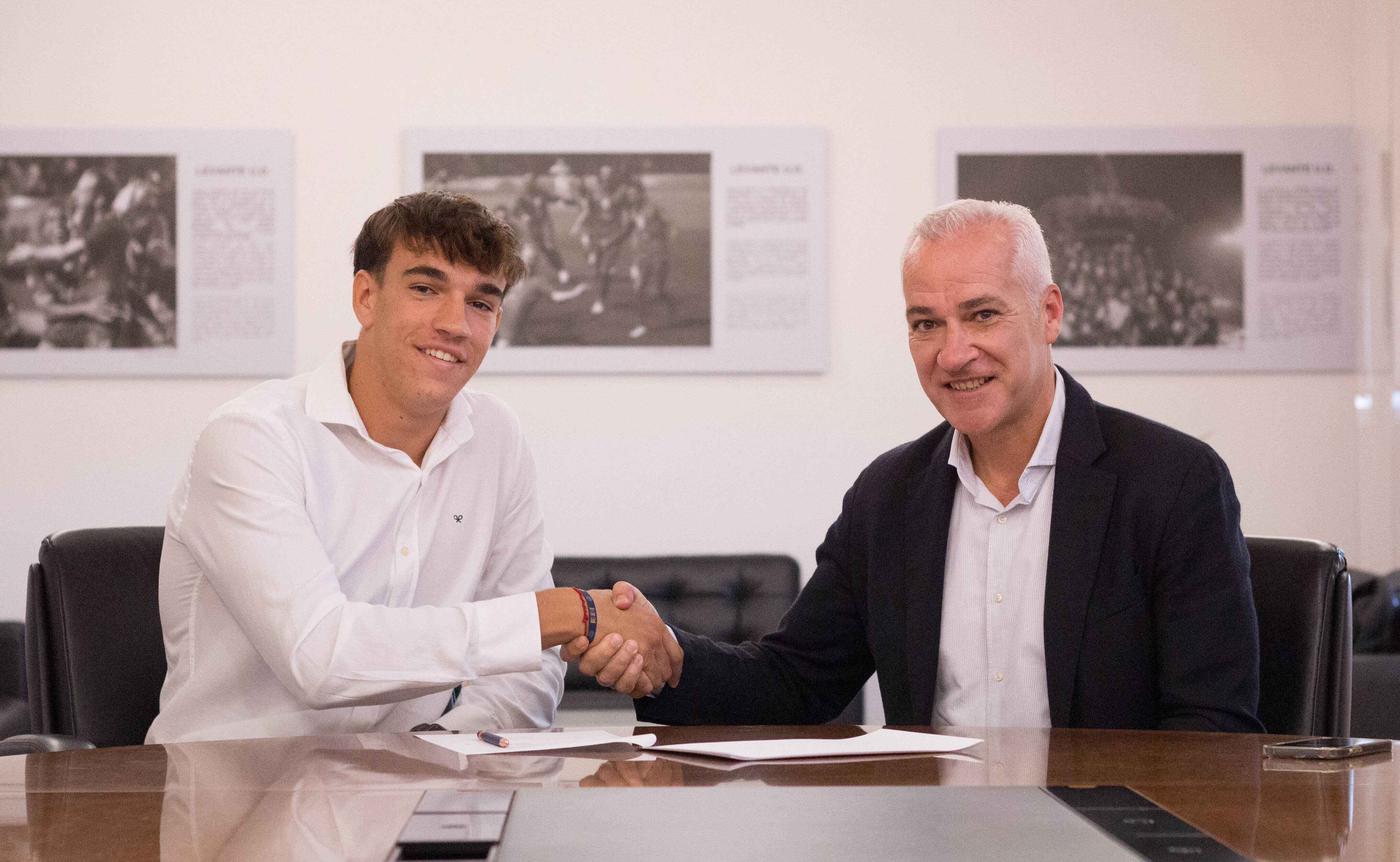 Carlos Espi renueva su vinculación con el Levante UD Levante UD Web