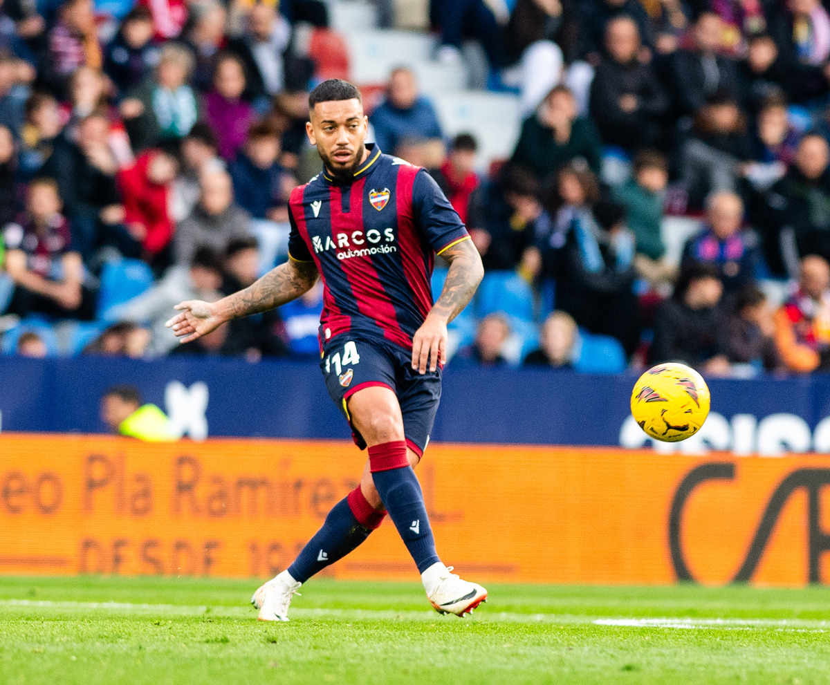 El Levante UD y el Olympiacos FC acuerdan el traspaso de Ruben Vezo ...