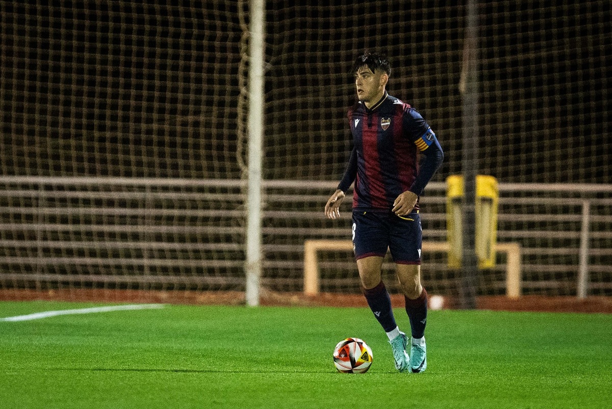 El Atlético Levante UD se ve superado por el CD Burriana en casa ...