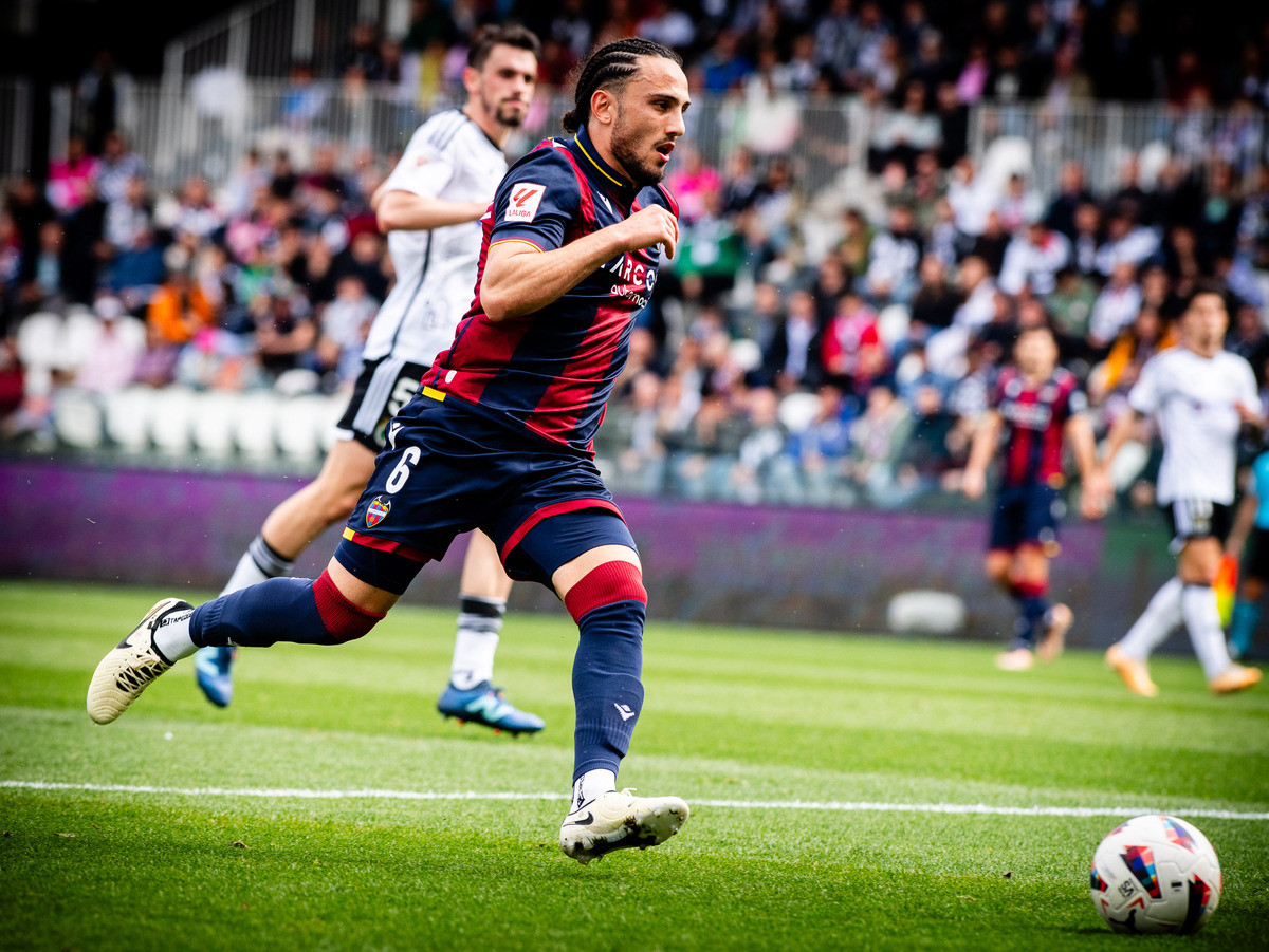 Giorgi Kochorashvili en acción con el Levante UD